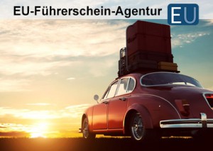 Führerschein-Tourismus: Auto mit Koffer auf Dach fährt der Sonne entgegen